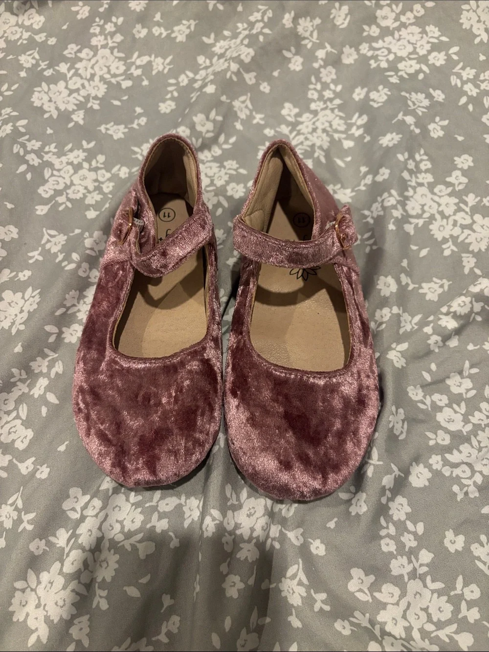 Girls velvet flats